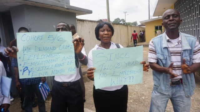C-Certificate holders protest at Ministry of Education. Photo: Jefferson Krua