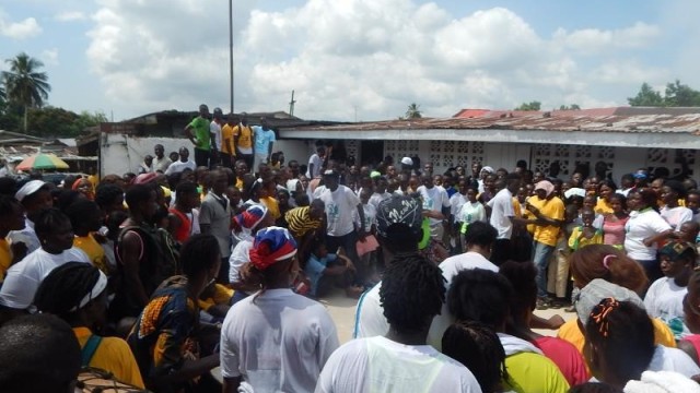 A partial view of a group of citizens witnessing a traditional cultural performance outside of the hall during the petitioning program. Photo: Gbatemah Senah