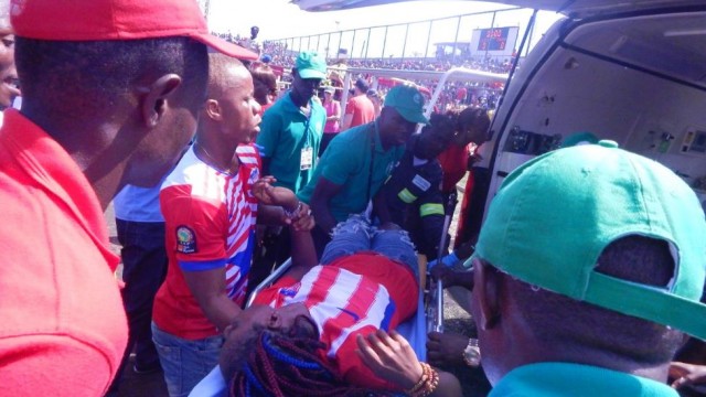 A spectator rushed to the ambulance. Photo: T. Kla Wesley 