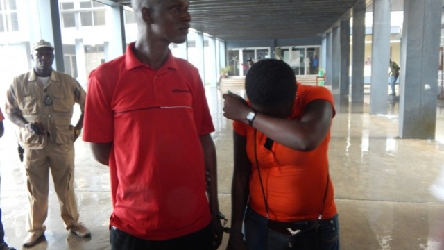 (L-R) The two accused persons Prince P. Williams and Bendu Dainsee in handcuffs. Photo: Zeze Ballah 