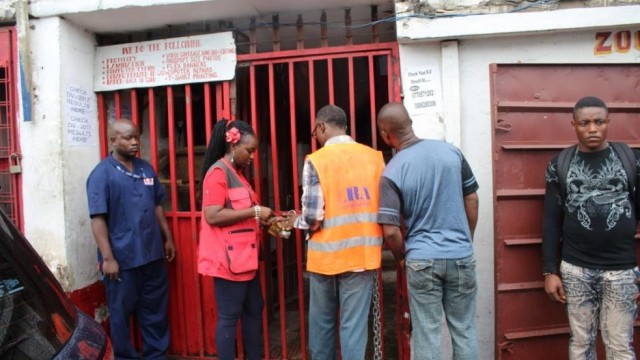 LRA officials locking the entry of Caesar Architects. Photo: D. Kaihenneh Sengbeh, LRA