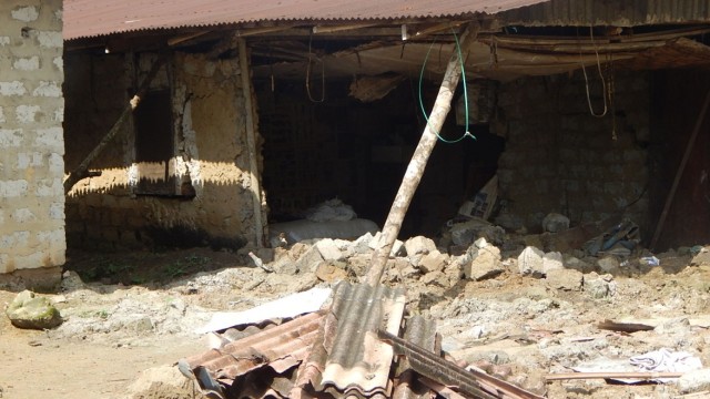 A house affected in Dolo Town. Photo: Gbatemah Senah 