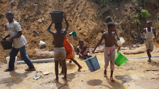 Children play, bath, and fetch water from the broken LWSC pipe. Photo: Zeze Ballah