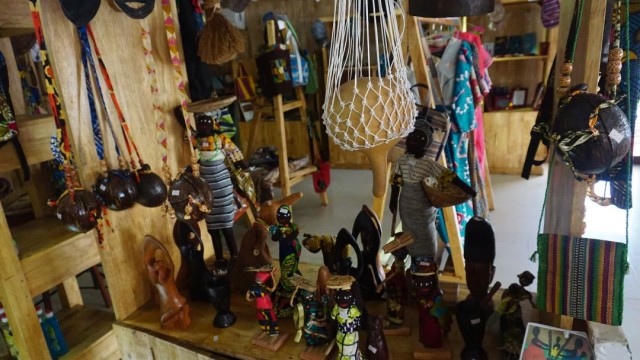 Crafts at the Liberian Marketplace. Photo: Jefferson Krua